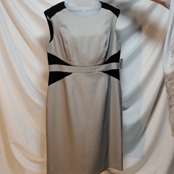 Kasper Dresses & Skirts - NWT Kasper Houndstooth Shift Dress Size 14P